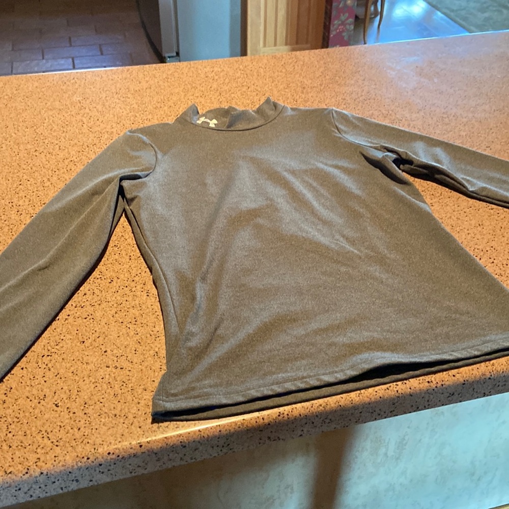 Under Armour thermal gray undershirt